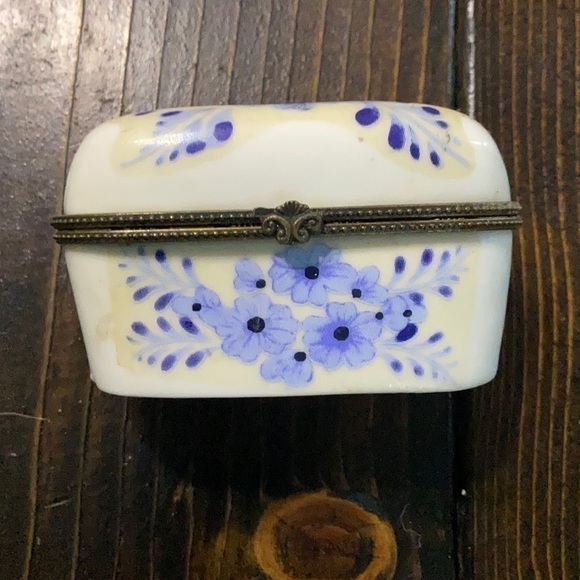 VINTAGE Blue Delft Floral Rectangle Trinket Box - Picture 3 of 13